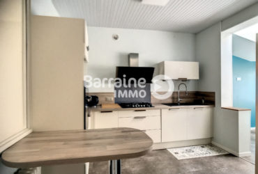 LOCATION BREST   CENTRE VILLE   MAISON DE VILLE DES ANNEES 30  MEUBLEE  100M²    3 CHAMBRES    JARDIN   GARAGE