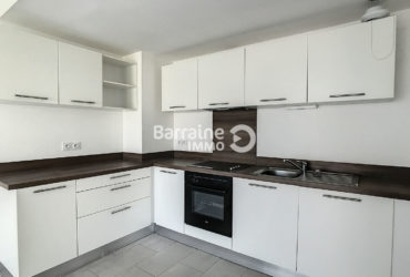 LOCATION BREST PLACE DE STRASBOURG APPARTEMENT T3 DE 69.44 M²   ASCENSEUR  IMMEUBLE BBC PARKING   JARDIN PRIVATIF ARBORE