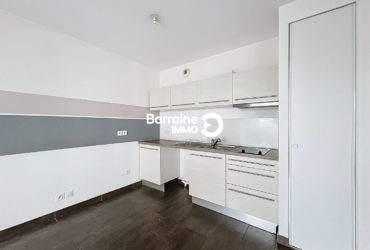 LOCATION BREST PLACE DE STRASBOURG APPARTEMENT T1 33M² PLACE DE PARKING ASCENSEUR